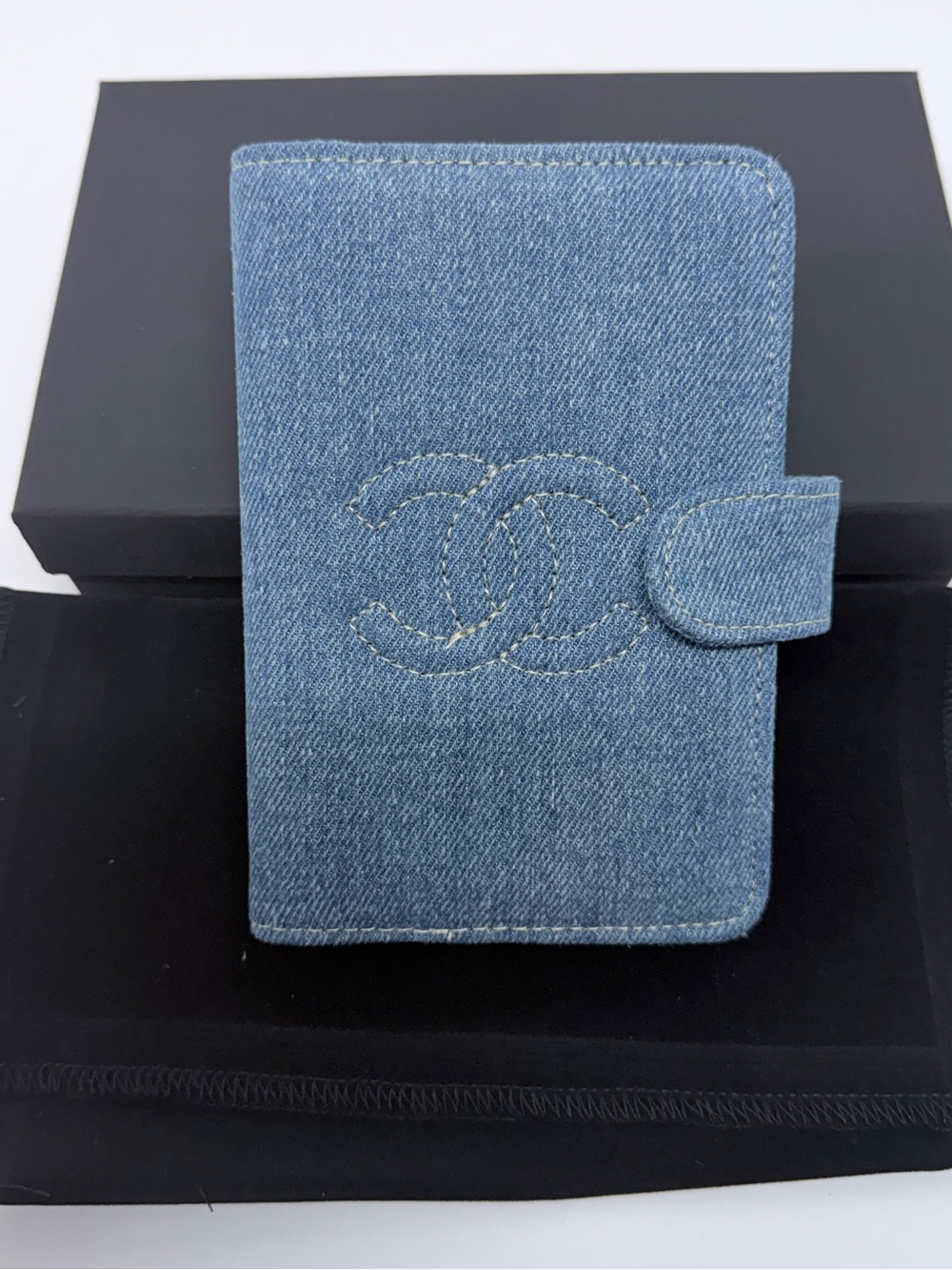 GWP/VIP CHANEL Beauté Blue Denim CC Stitch Snap Card Holder/Passport Holder